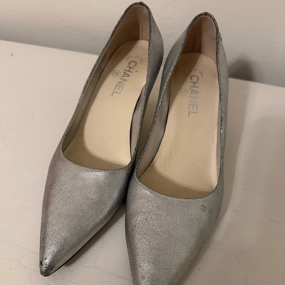 Vintage CHANEL Silver Pointed Toe Kitten Heels